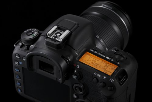 tělo a ergonimika EOS 7D mark II